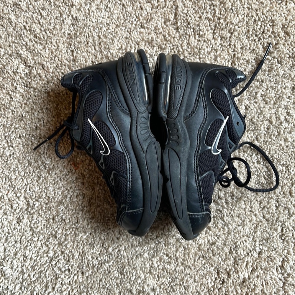 Black Nike airmax